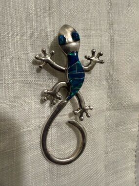 Silver Blue Opal Inlay Gecko Brooch/Pendant for Reptile Enthusiasts